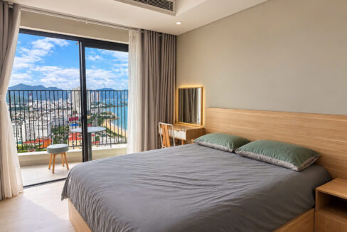 gold coast – luxury living: rent a 2 bedroom apartment with pool view in gold coast– a951