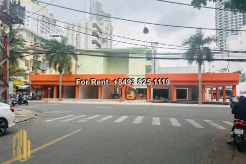 commercial place for lease on the main street in the tourist area – c034