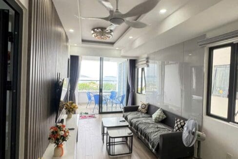 hud – luxury living: rent a 3 br apartment with beautiful city views – a1061