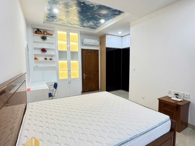 4-storey house for rent on le chan street