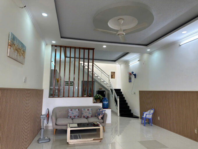 3 Bedrooms house for rent on Nguyen Chich street, North Nha Trang – H142